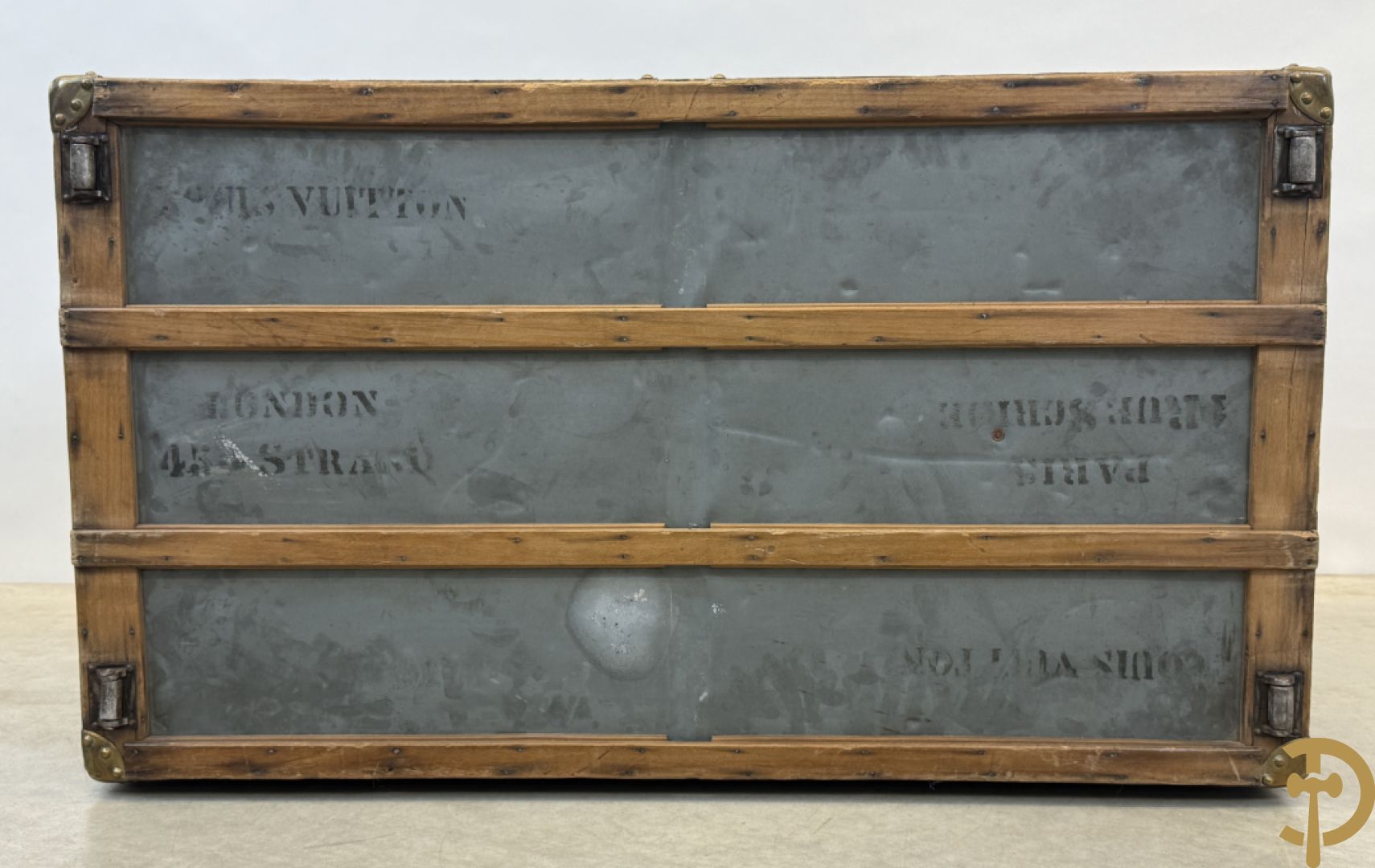 Antieke reiskoffer Louis Vuitton met houten latten, genummerd N41601, met bijhorende sleutel