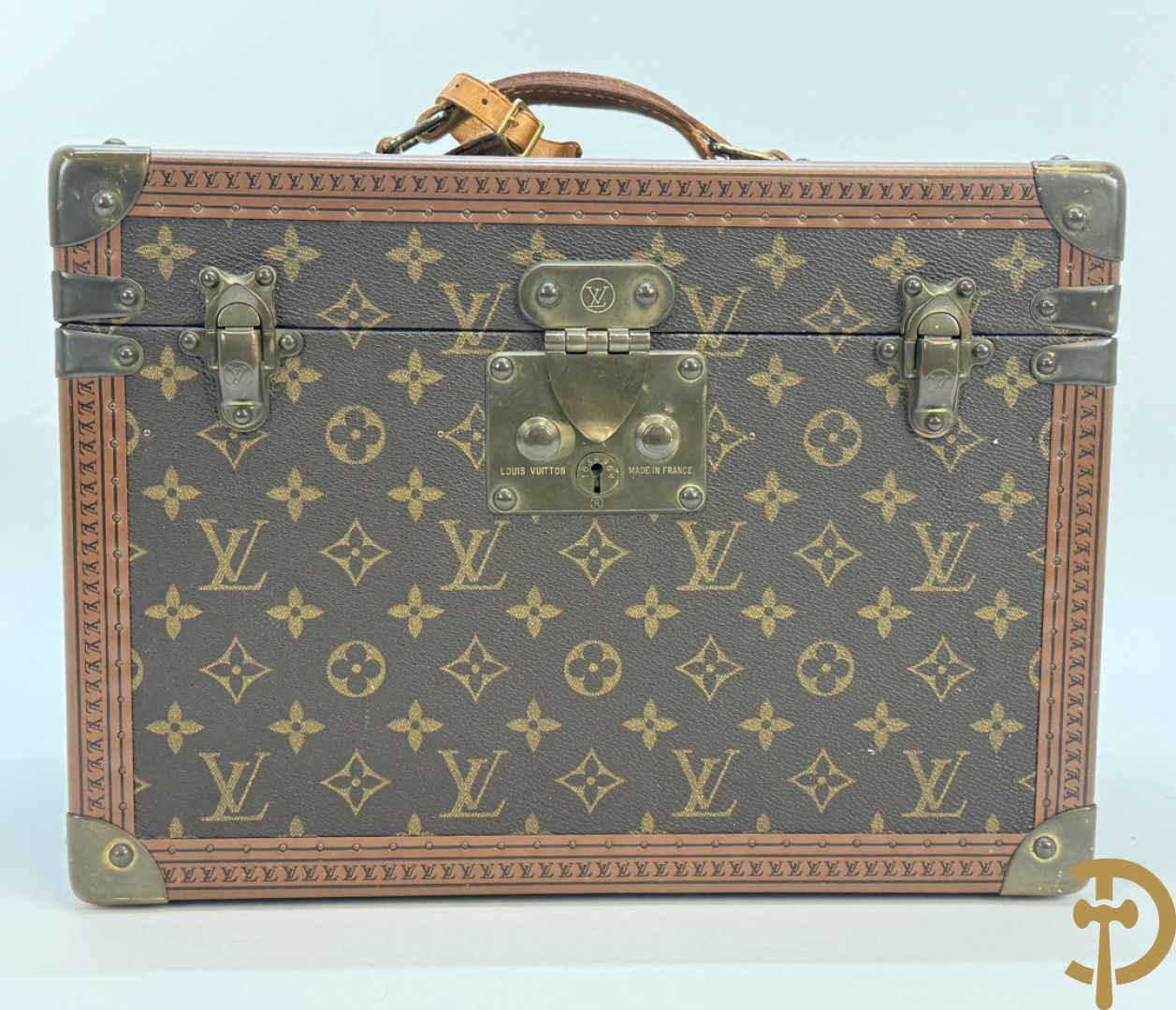 Louis Vuitton beauty case met verschillende vakjes en genummerd 948947