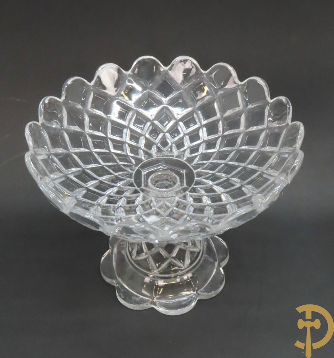 Paar geperste glazen Baccarat fruitcoupes