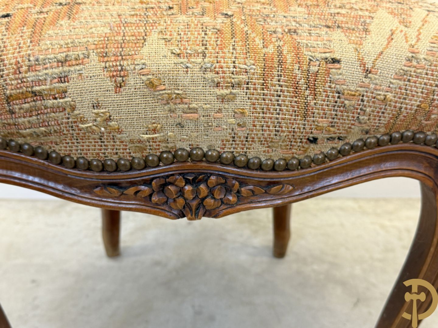 Paar Louis XV armzetels en 4 Louis XV stoelen