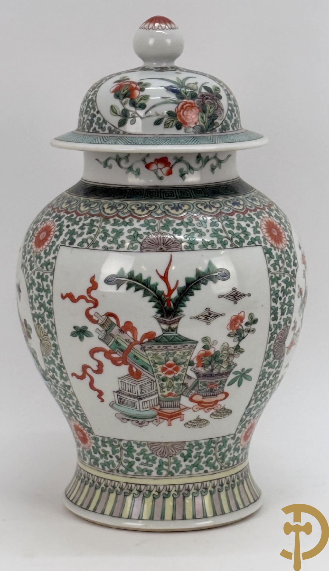 Chinese porseleinen dekselpotiche met bloemendecor