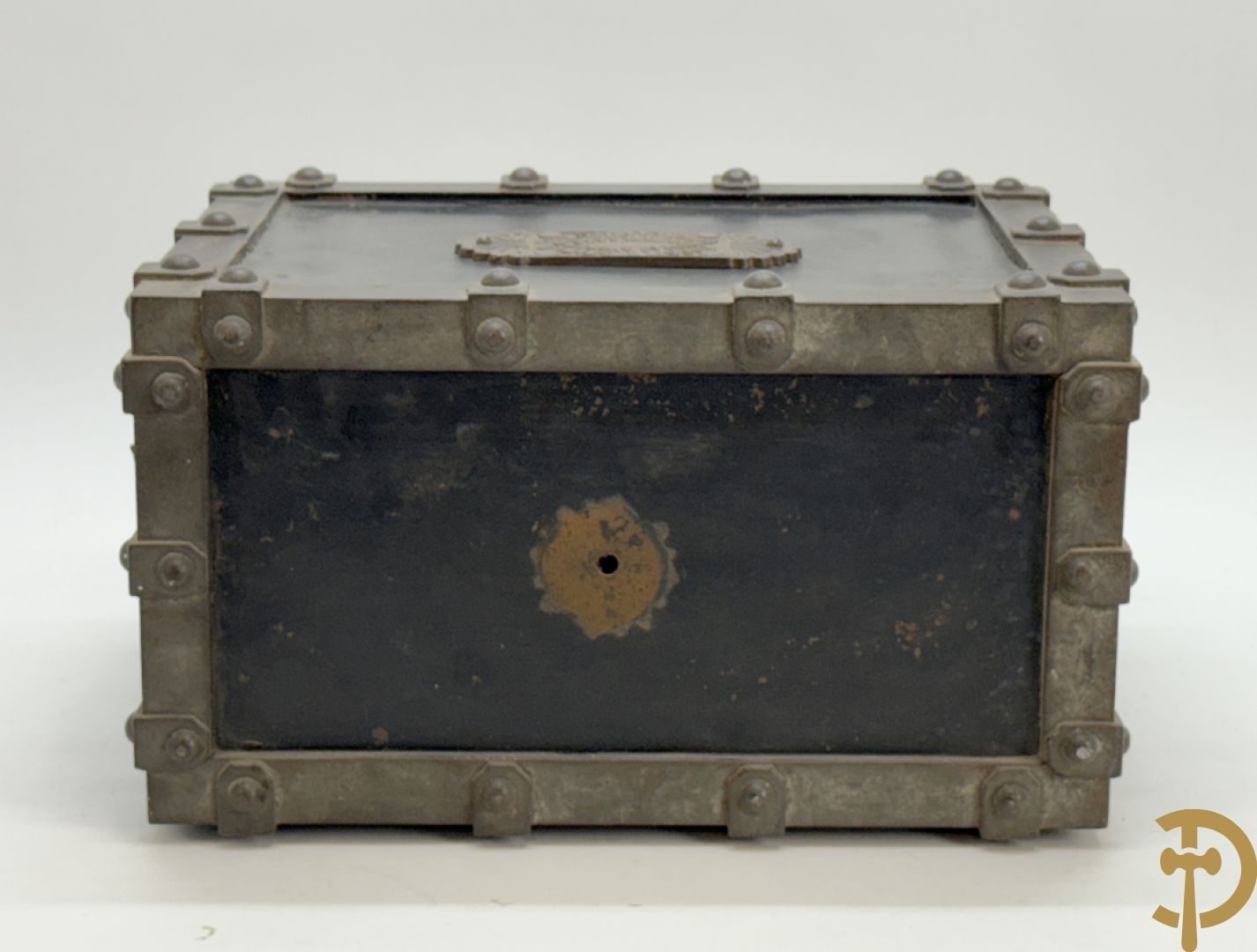 Gietijzeren brandkoffertje met 2 handvaten Incombustible Bauche à Gueux (Marnes) met sleutel