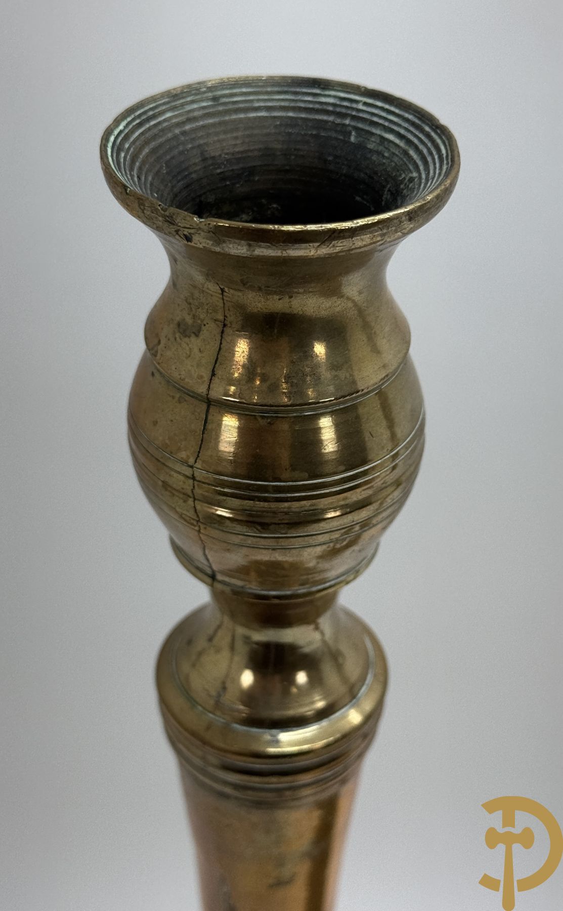 Paar antieke koperen kandelaars