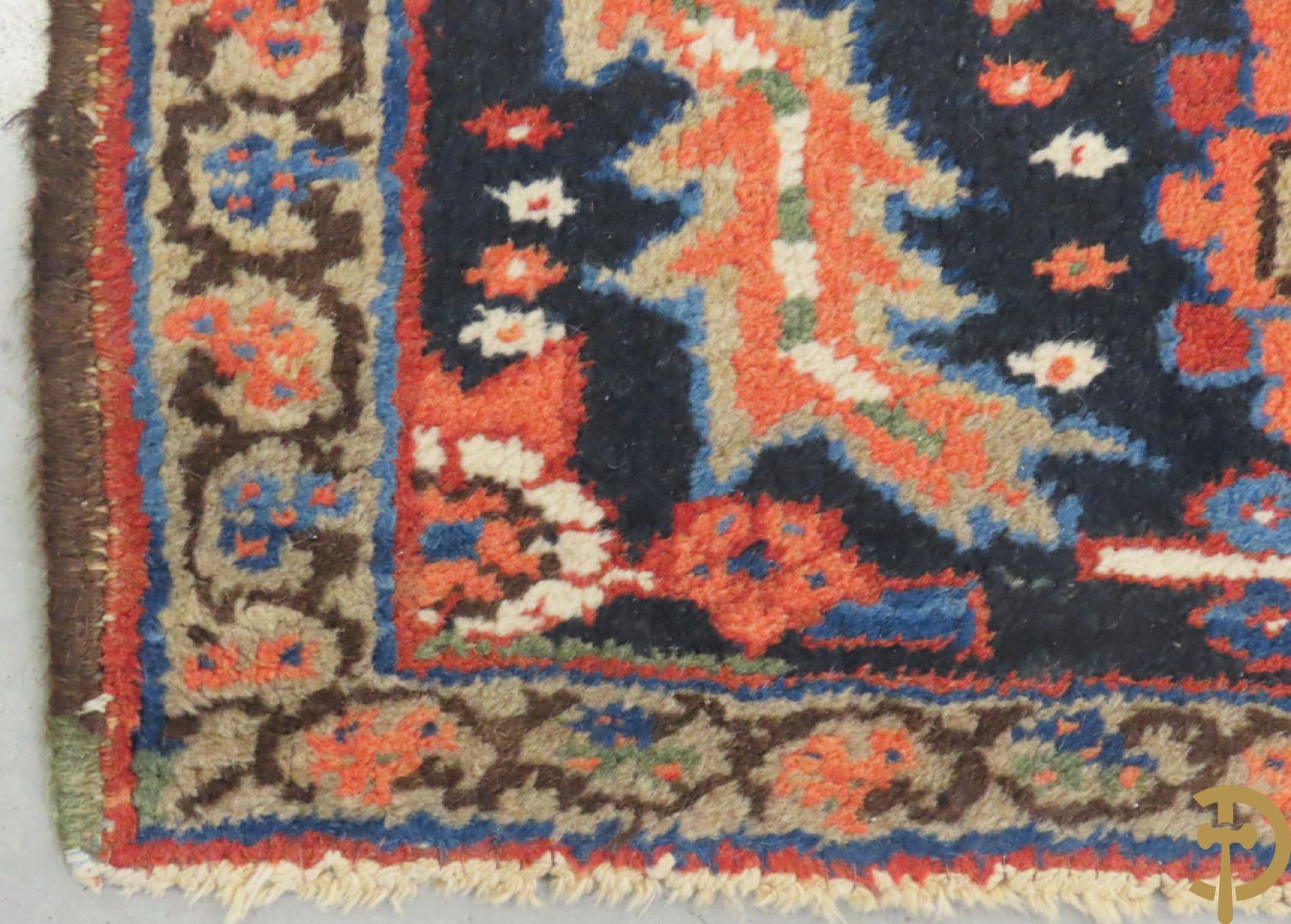 Antiek oosters handgeknoopt tapijt heriz