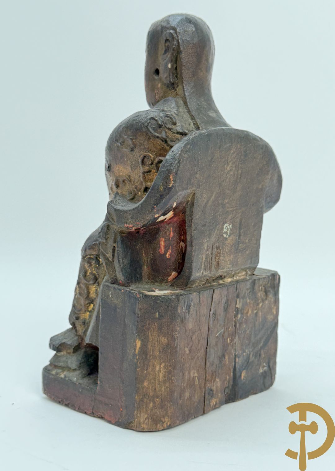 Houtsculptuur van zittende Chinese wijze, 18e