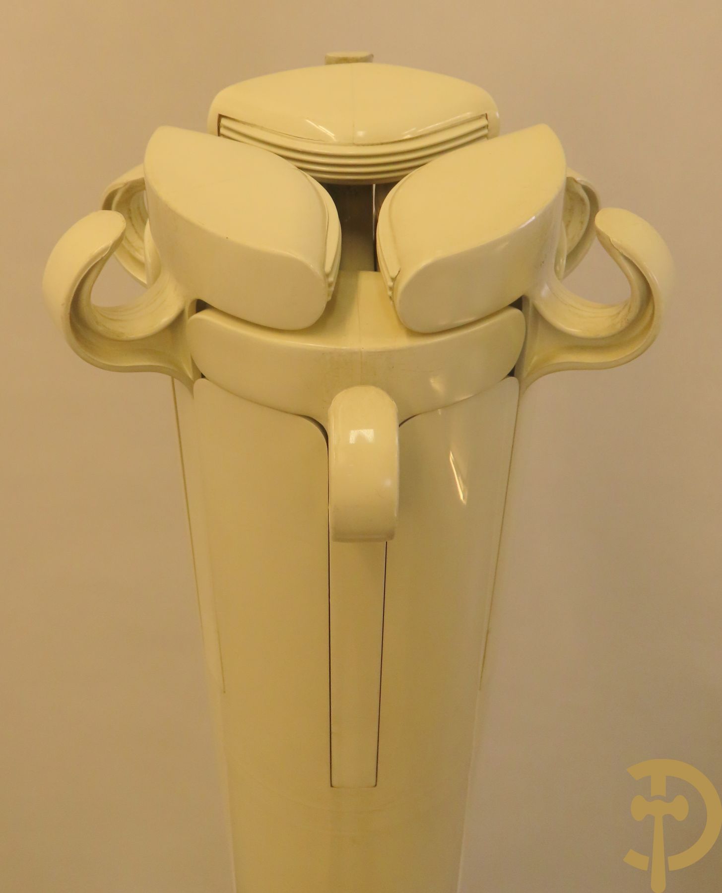 Plexi openklapbare kapstok, onderaan met parapluhouder, model Planta - designer G.C. Piretti voor de firma Anomima Castelli