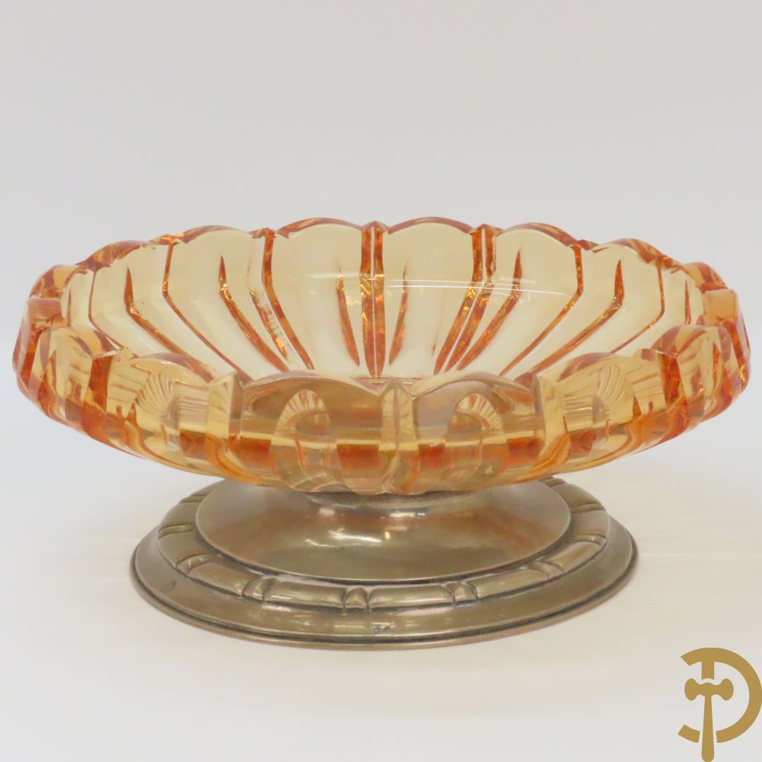 Gekleurde kristallen coupe op massief zilveren voet, gemerkt HB