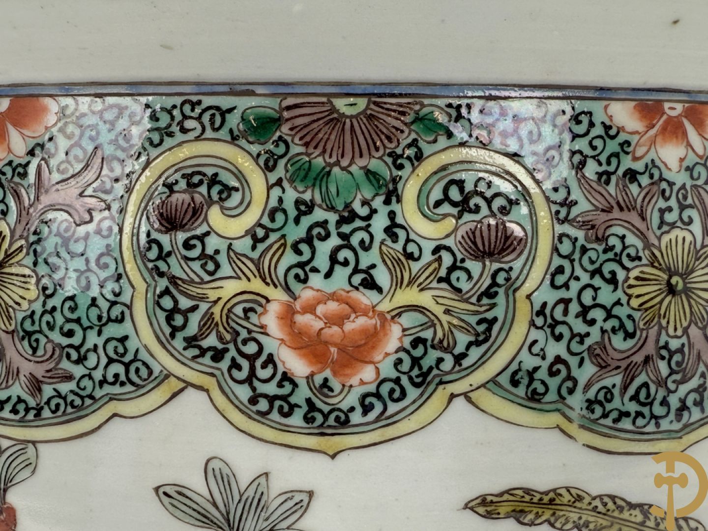 Chinese porseleinen cacheot met bloemen en vogeldecor