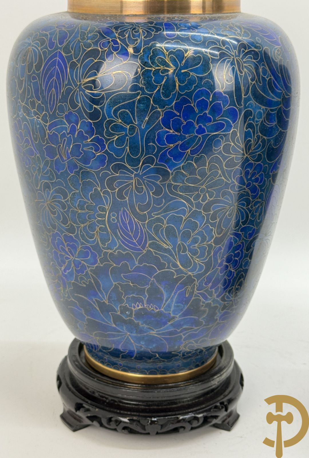 Paar blauwe cloisoné vazen met bloemendecor