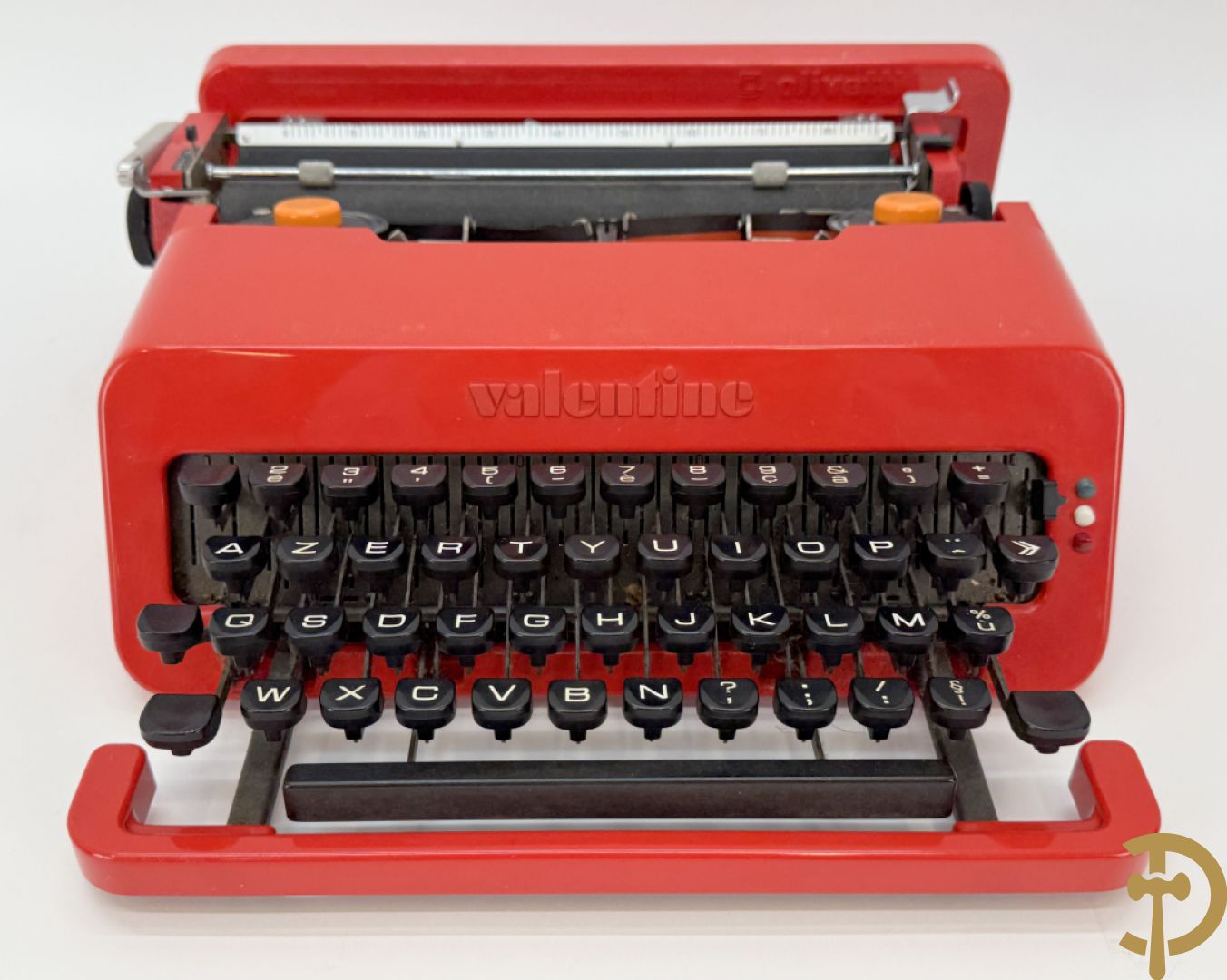 Typmachine in design plexi uitvoering door Olivetti 