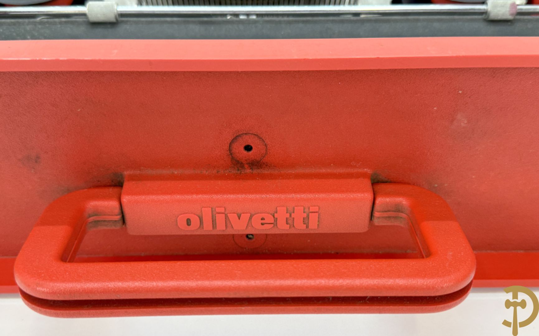 Typmachine in design plexi uitvoering door Olivetti 