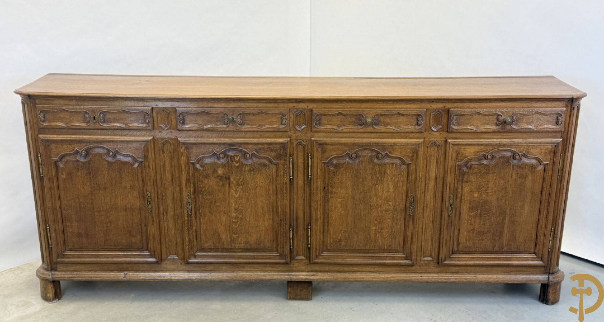 Eiken dressoir met 4 deuren, 4 lades en afgestoken Louis XV panelen