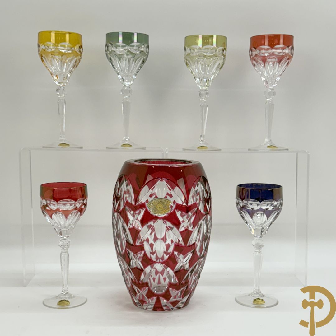 Rood kristallen Val-Saint-Lambert vaas + 6 gekleurde glazen in bleikristal