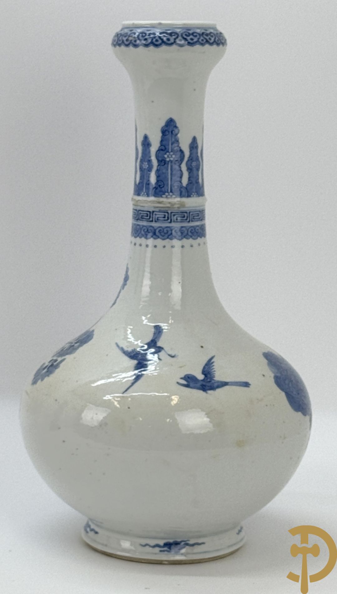 Chinese blauw/witte porseleinen kalebasvormige vaas met bloemen- en vogeldecor, onderaan gemerkt