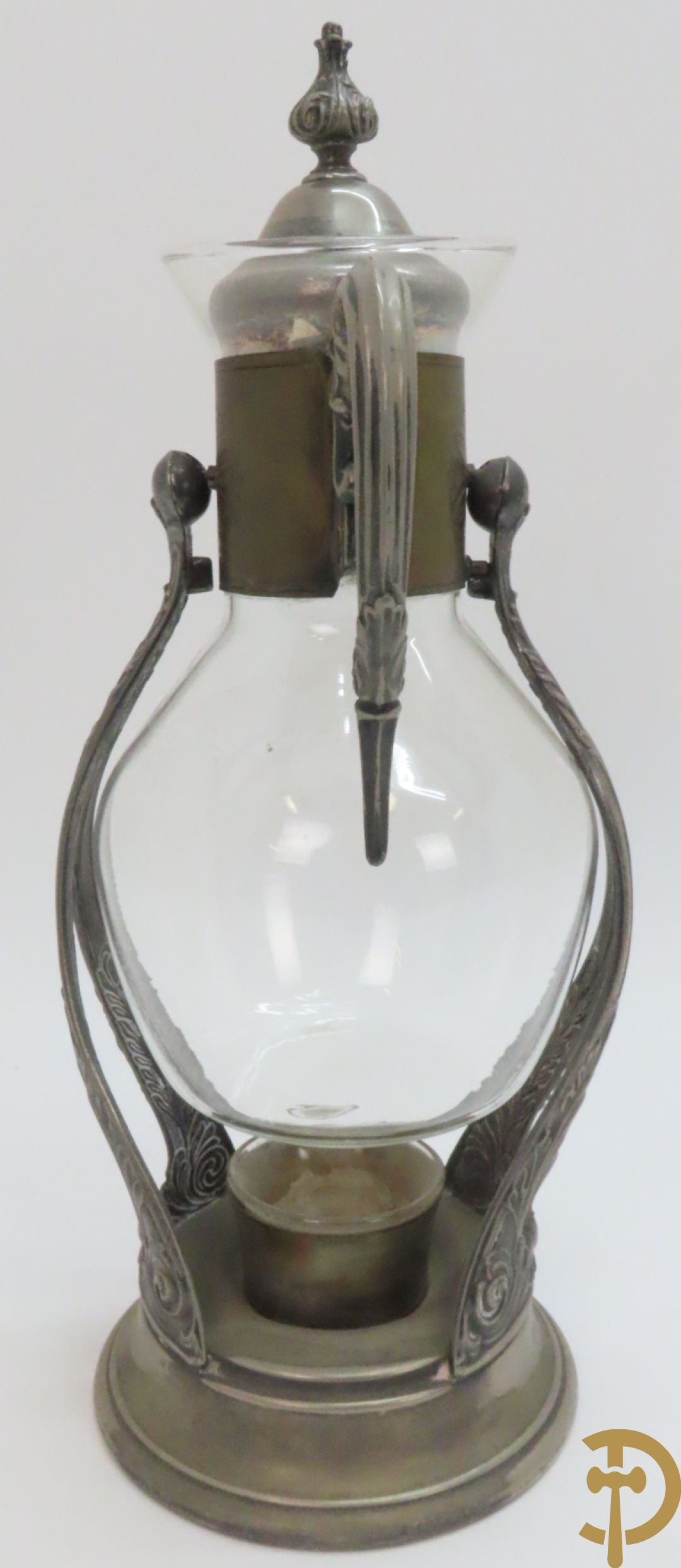 Twee decanteurs + olie- en azijnstel + 2 schenkkannen + twee-orig dekselpotje