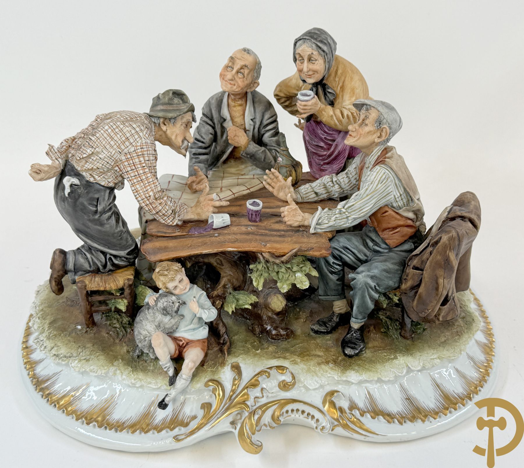 Twee grote Italiaanse groepen in 
gekleurde biscuit : jongens plukken appels - onderonsje aan tafel + 4 groepen in gekleurde Italiaanse biscuit