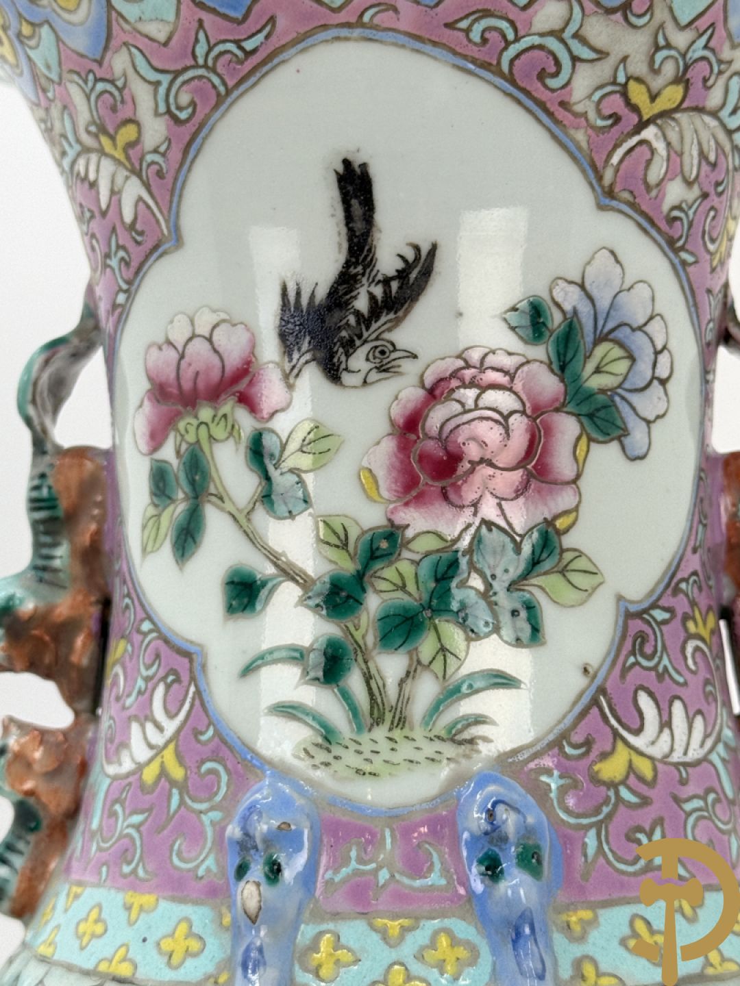 Chinese porseleinen vaas met vogel- en bloemendecor