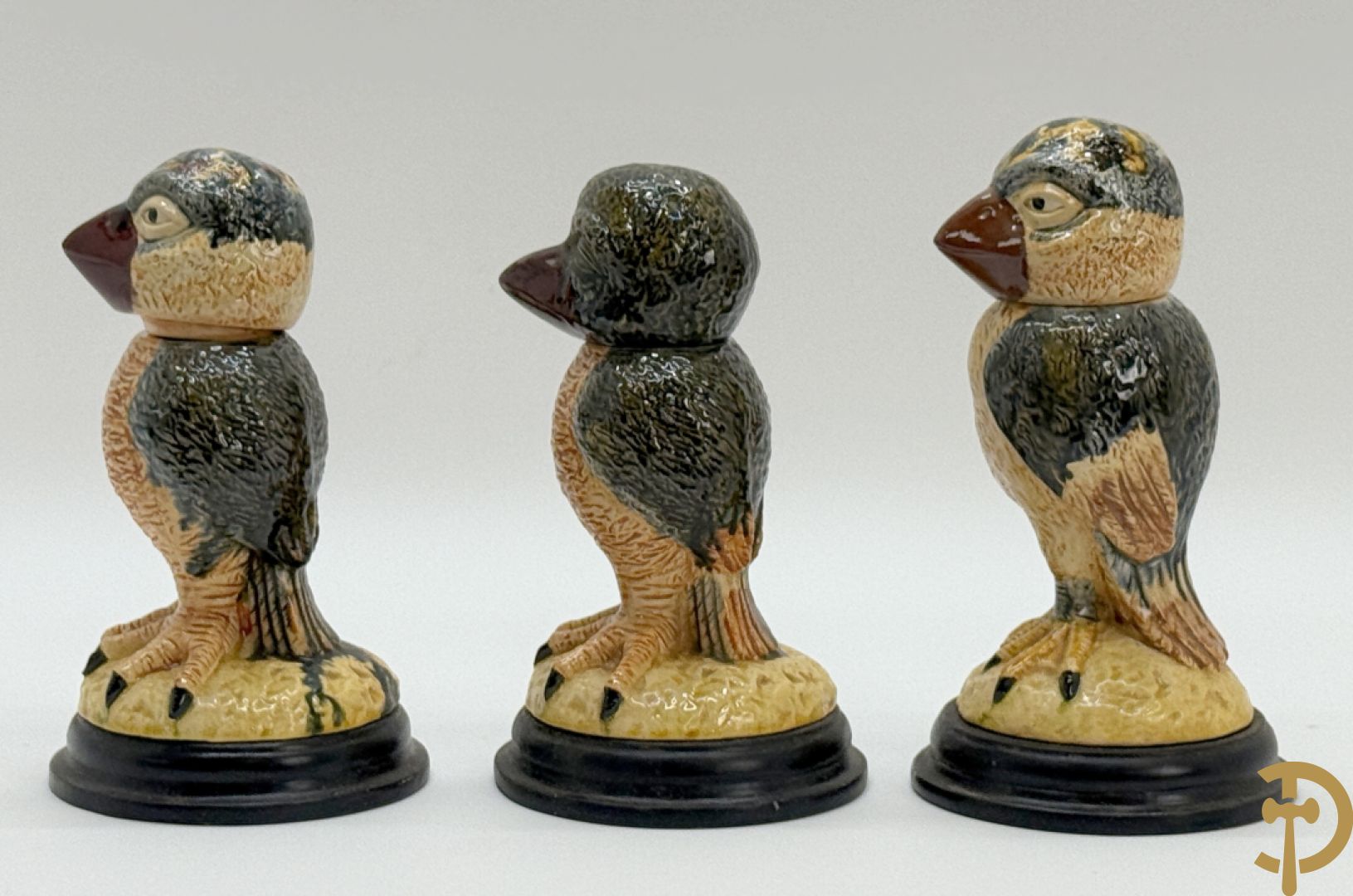 Vijf gekleurde keramieken vogels met afneembare kop, naar Martin Brothers