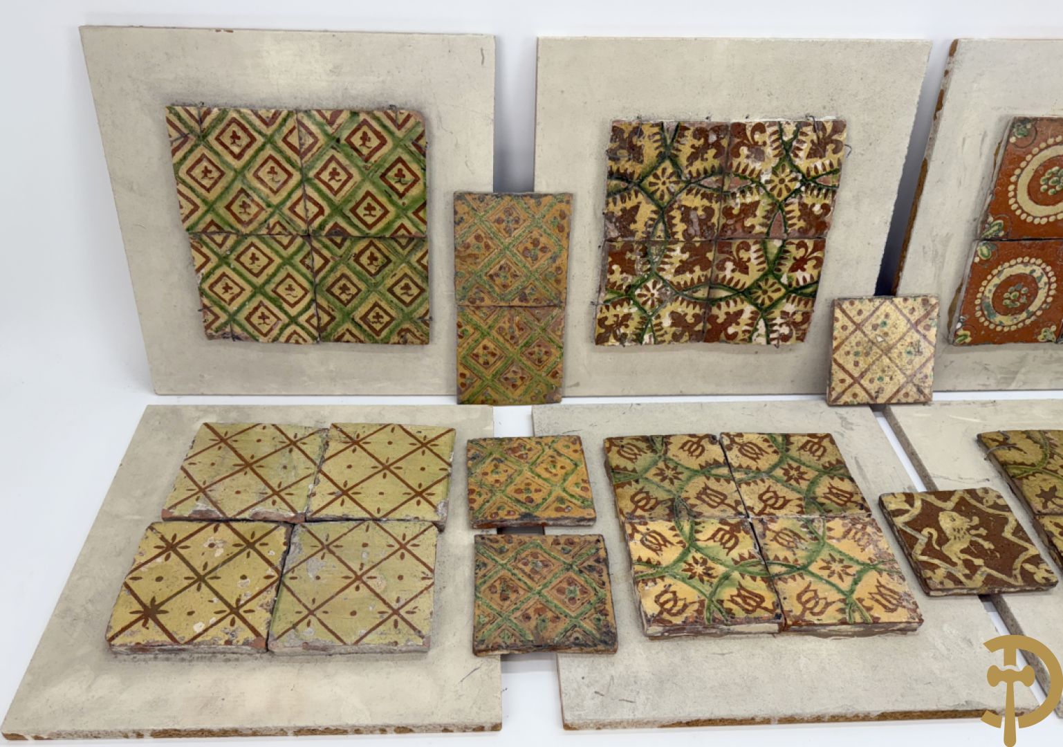 Verzameling 18e en 19e Torhoutse tegeltjes