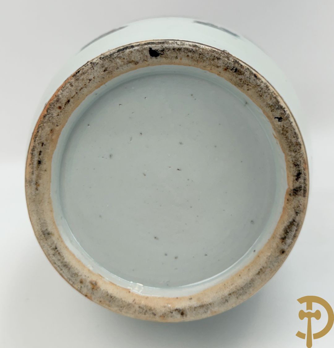 Paar Chinese porseleinen vazen met geisha decor en dames in landschap