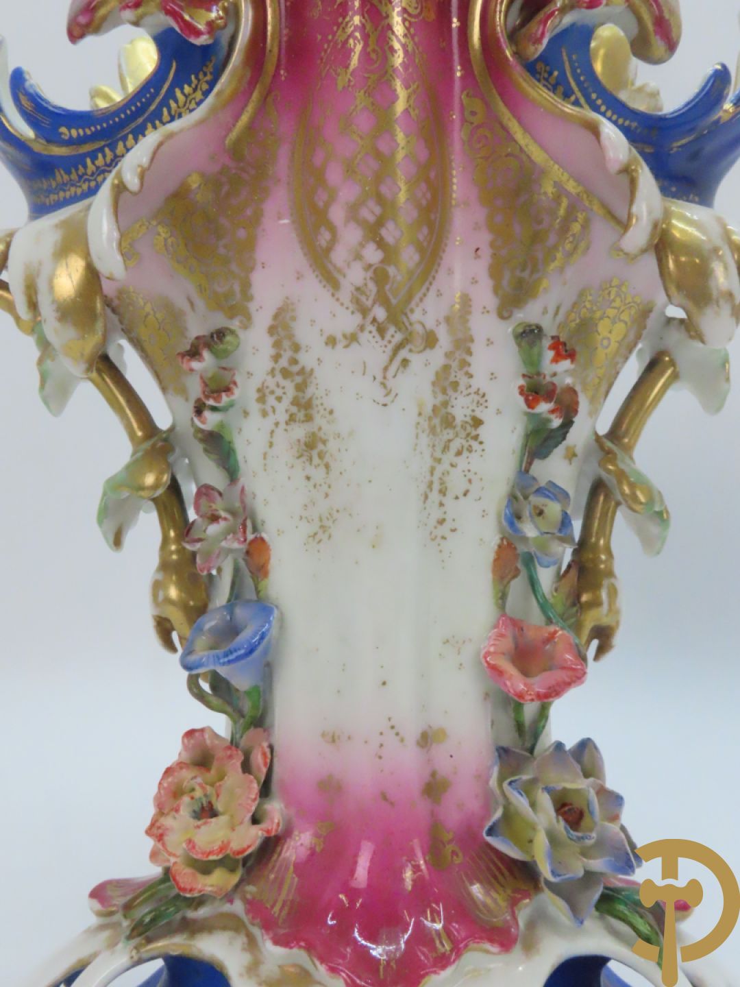 Paar Vieux Paris cornetvazen met rocailles, 19e