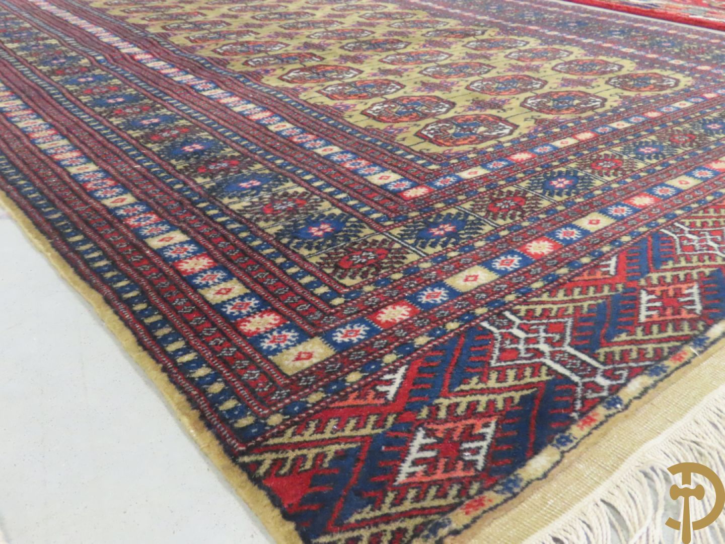 Drie oosterse handgeknoopte tapijten (2 Bouchara en 1 Hamadan)