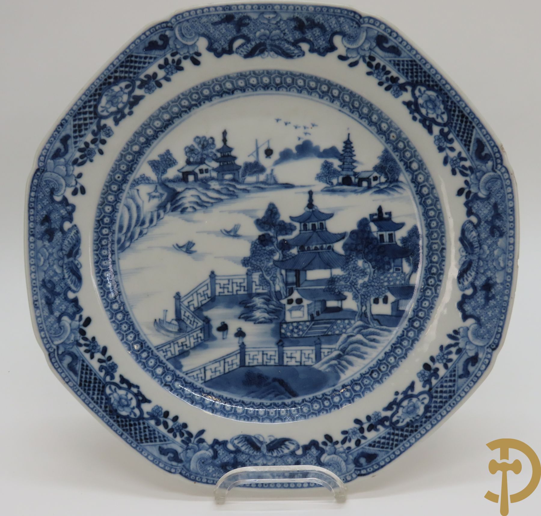 Vijf Chinese porseleinen bordjes met blauw/wit landschapsdecor met tempels