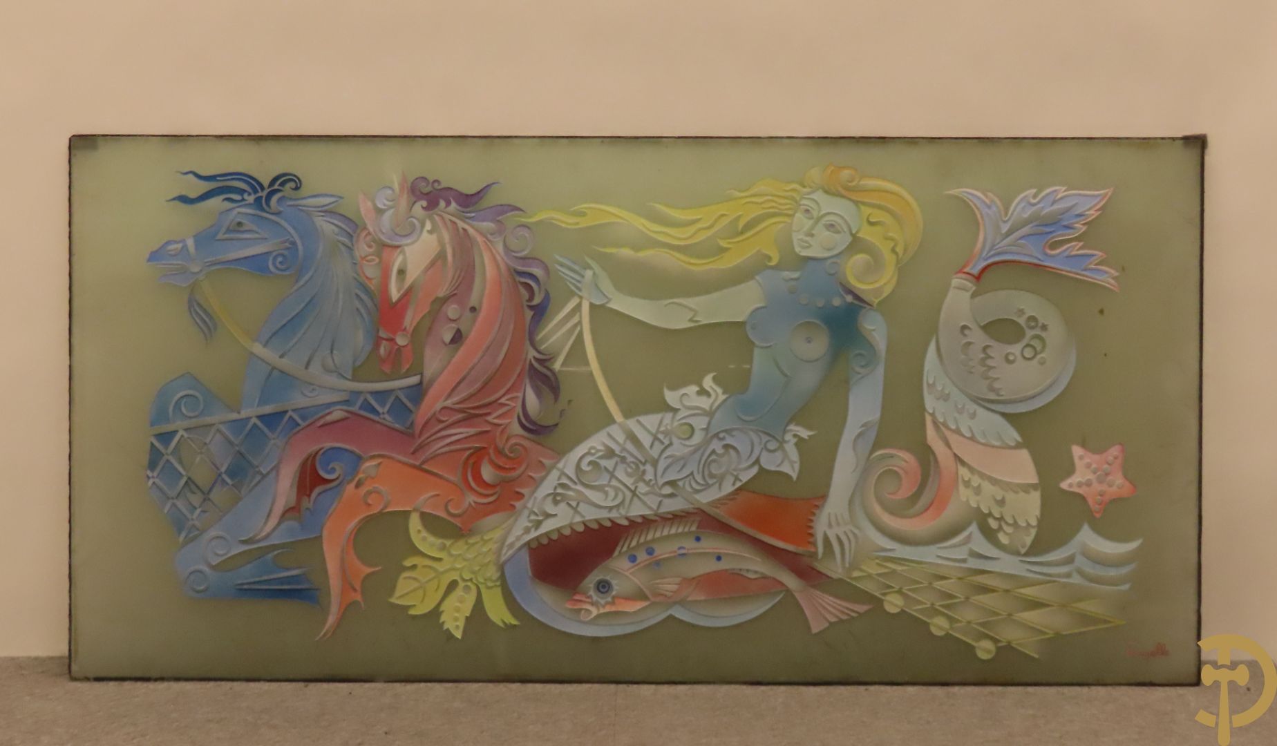 Geetst glasraam met voorstelling van sirene getrokken door paarden en decor van vis en accanthusranken , Rigelle getekend