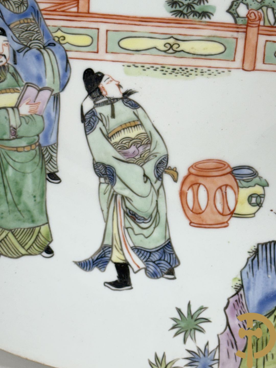 Porseleinen Chinese schotel met decor van wijsgeren in landschap