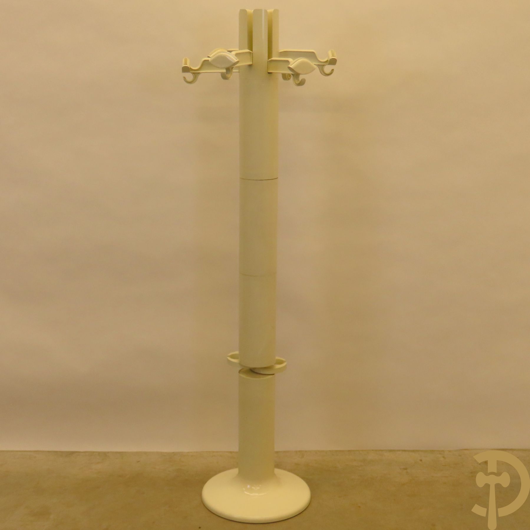 Plexi openklapbare kapstok, onderaan met parapluhouder, model Planta - designer G.C. Piretti voor de firma Anomima Castelli