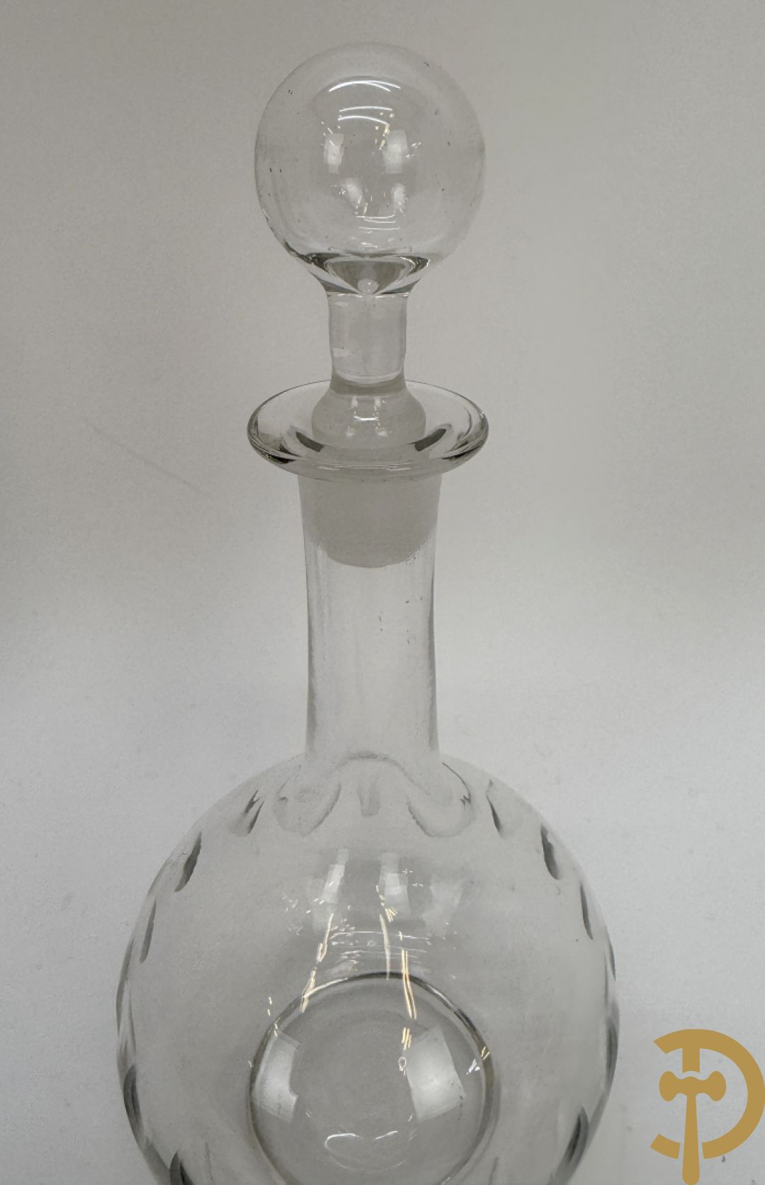 Paar diamantgeslepen karaffen + 5 andere karaffen