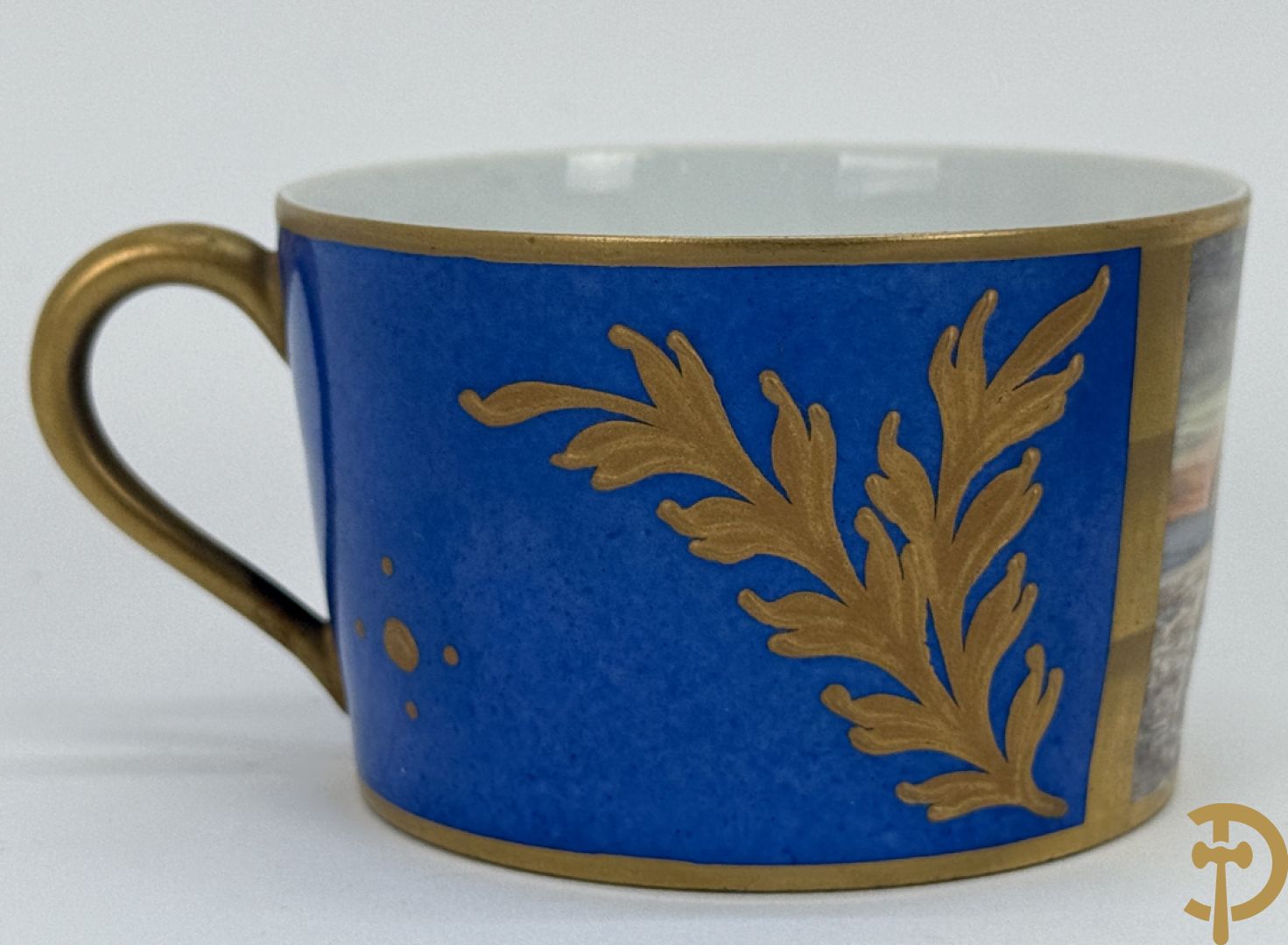 Porseleinen kopje en schoteltje met voorstelling van Napoleon te paard, JPC Chanele + kopje in Limoges porselein + cachepot met bloemendecor