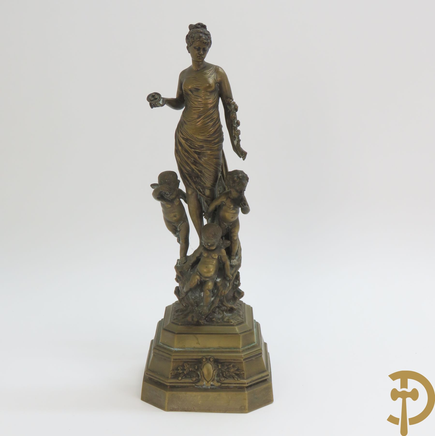 LALOETTE get. 'Elegante staande dame met cupido's' bronzen beeld