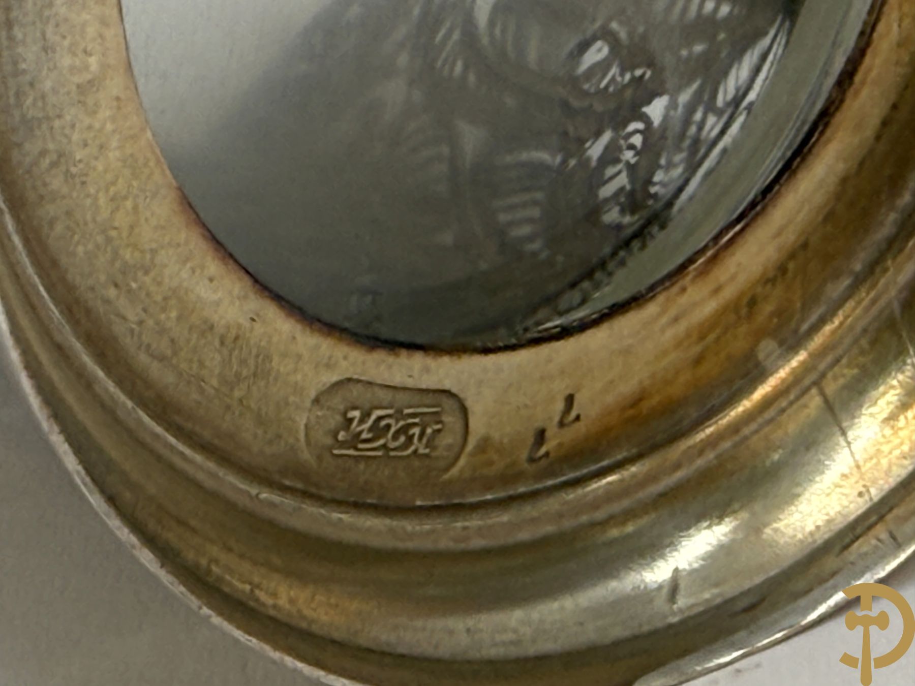 Zes verzilverde Russische theeglashouders in filigraanwerk