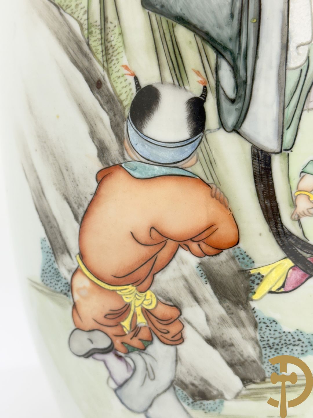 Chinese porseleinen vaas met decor van wijsgeer omgeven door kinderen