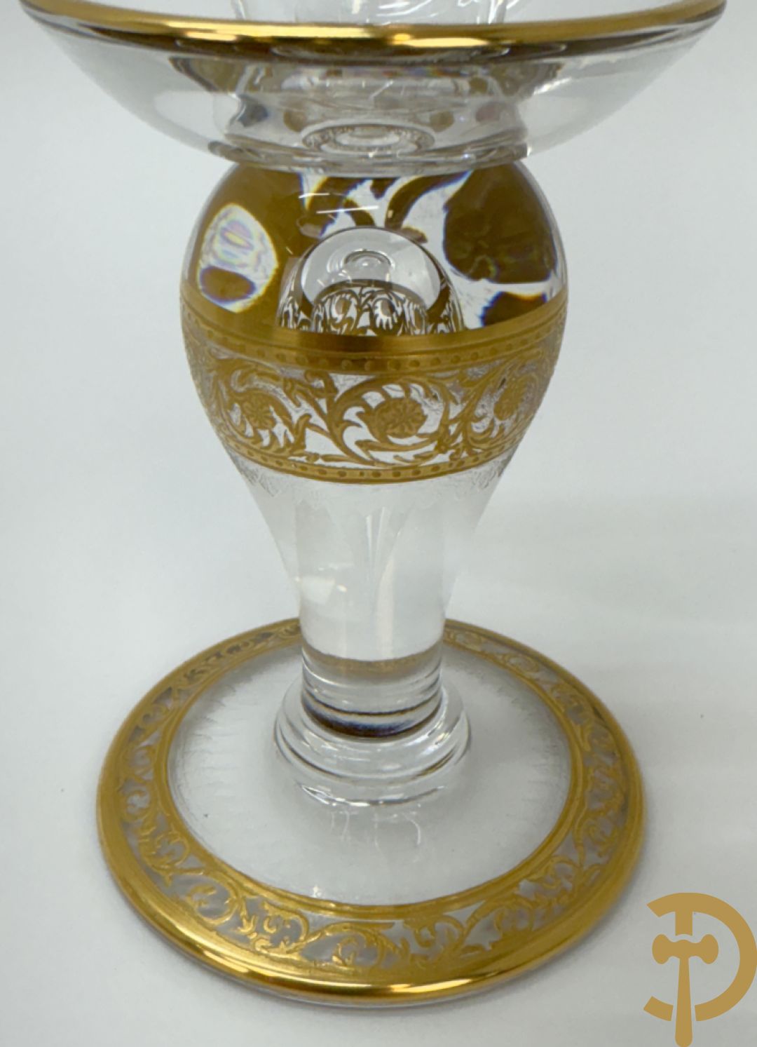 Paar lage kristallen kandelaars, Thistle Or, Saint Louis gemerkt