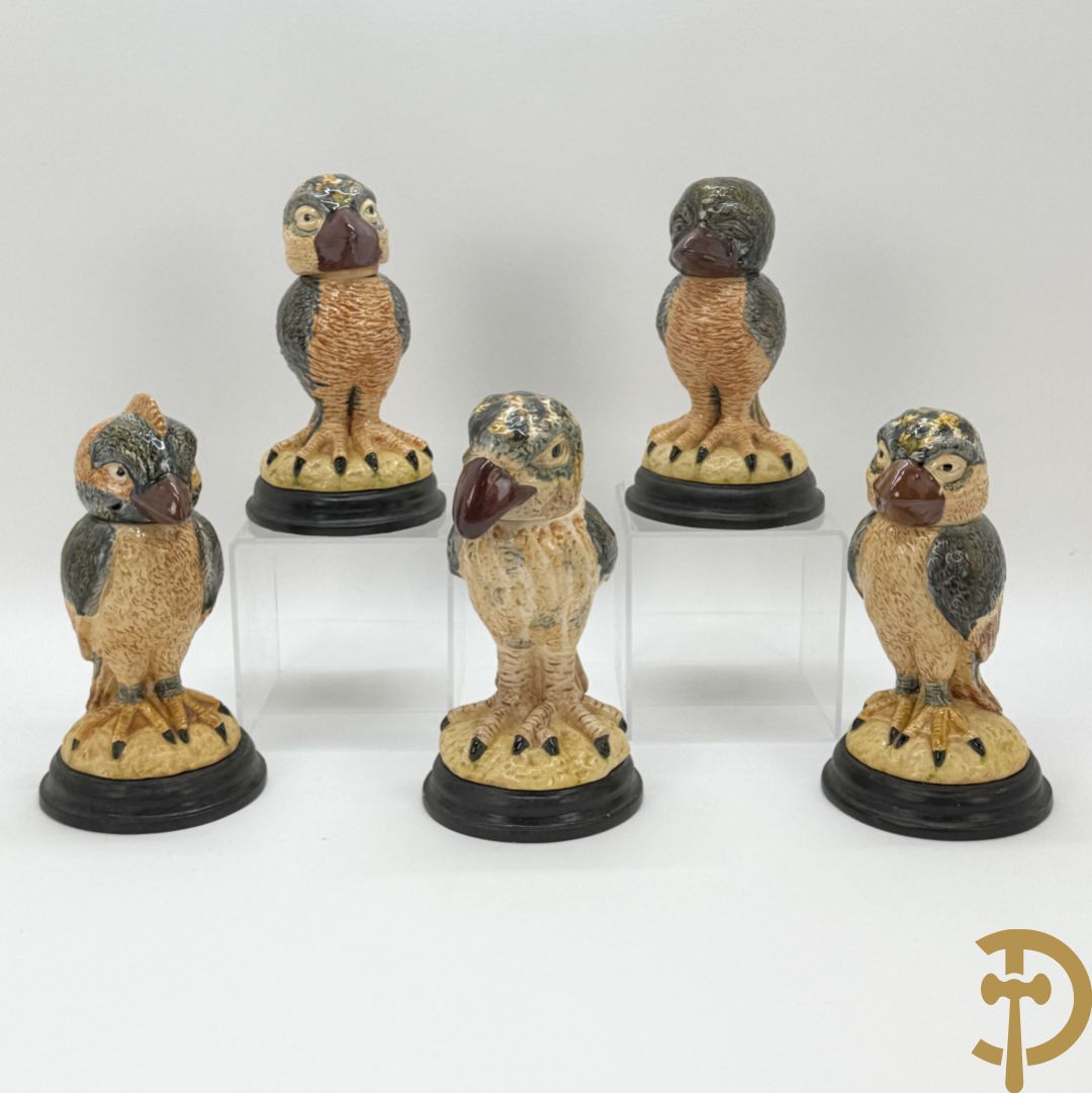 Vijf gekleurde keramieken vogels met afneembare kop, naar Martin Brothers