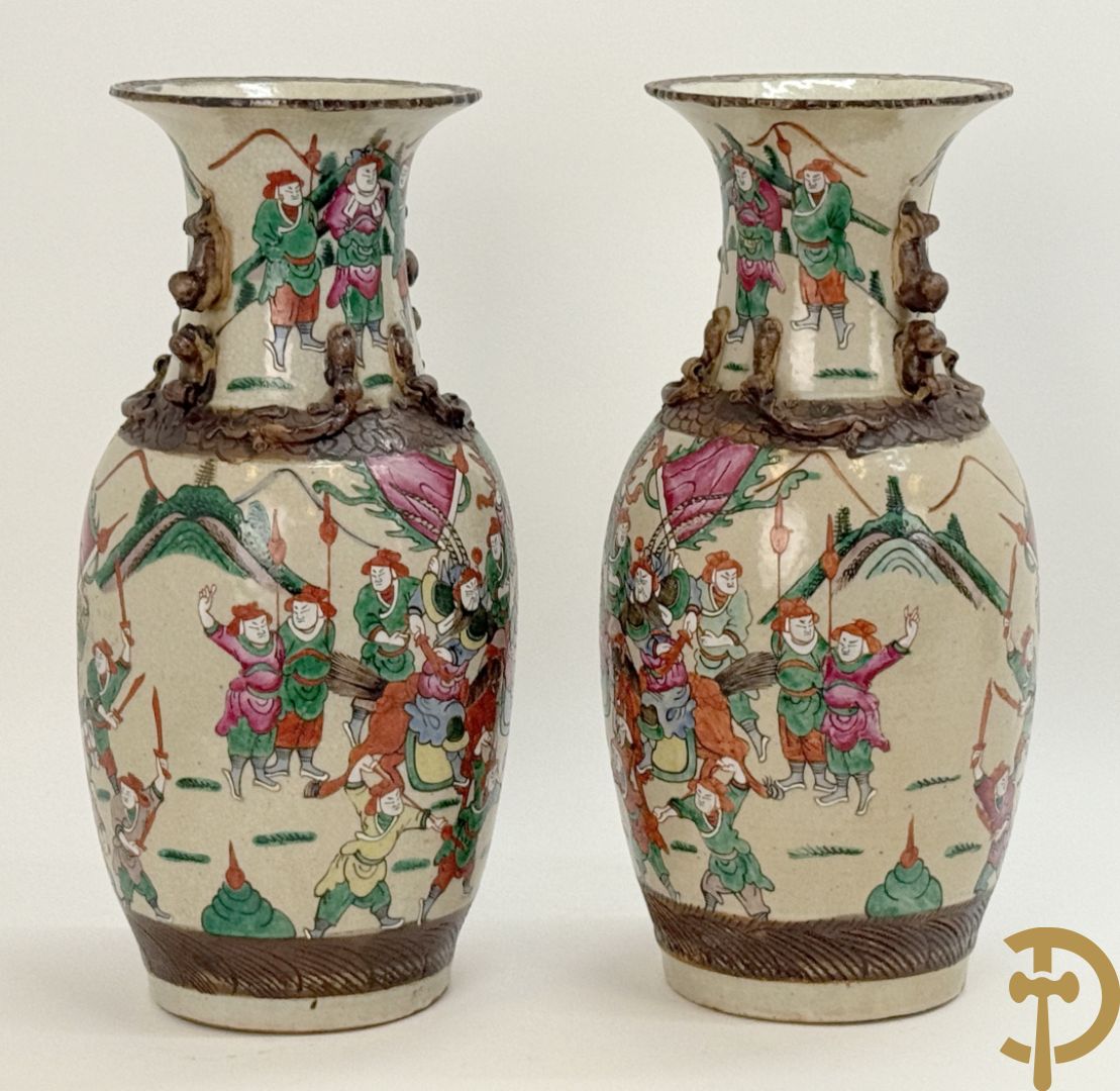 Paar Chinese Nankin vazen met krijgerdecor