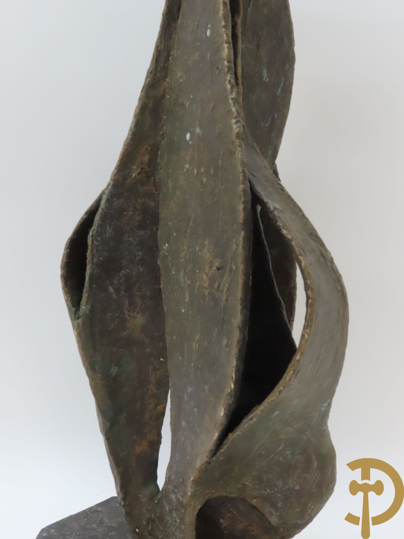 Lampens Marc (van) LM gemonogrammeerd - Bronzen gepatineerde bloem