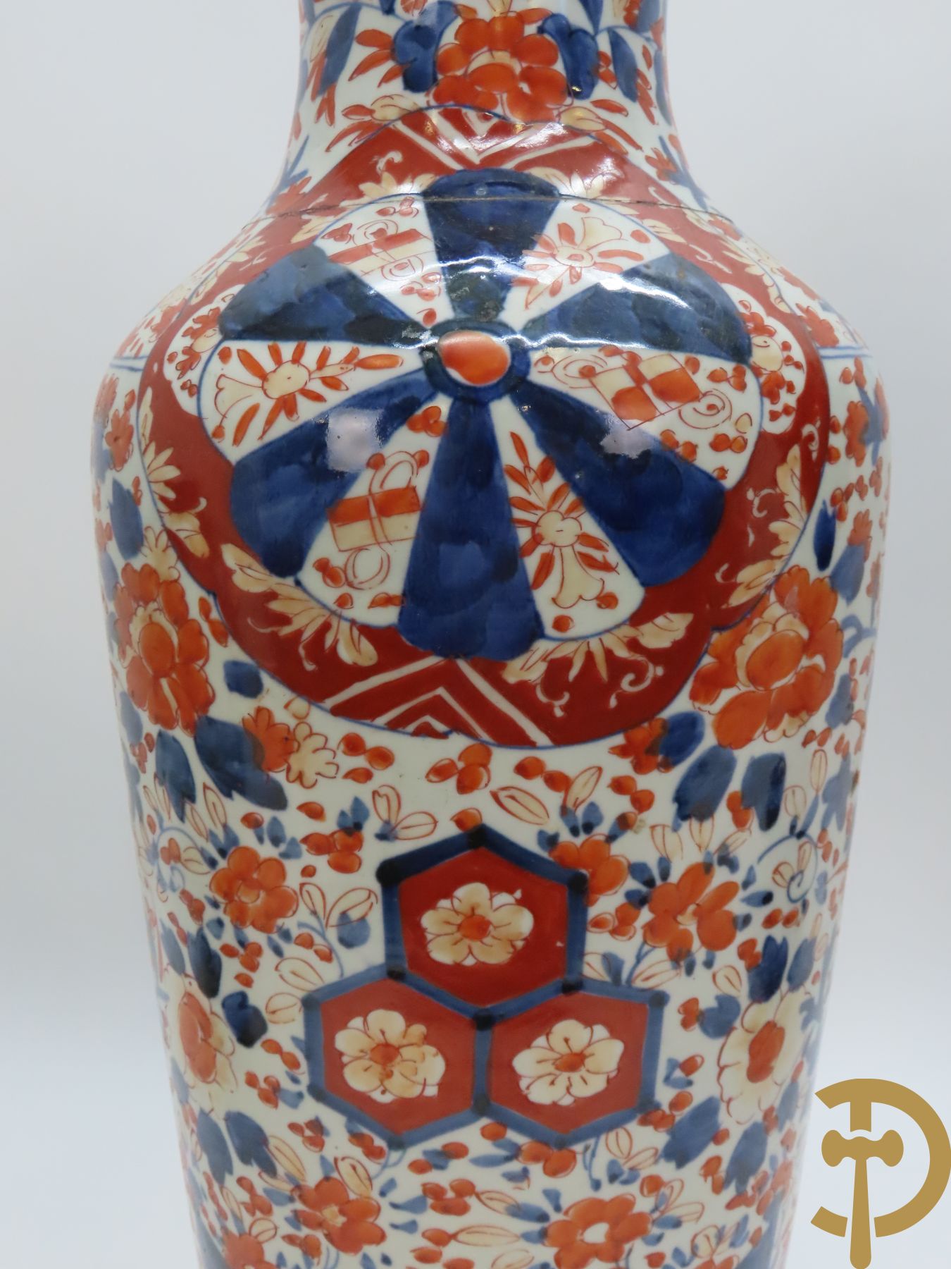 Japanse Imari potiche met geanimeerd landschapsdecor en geisha