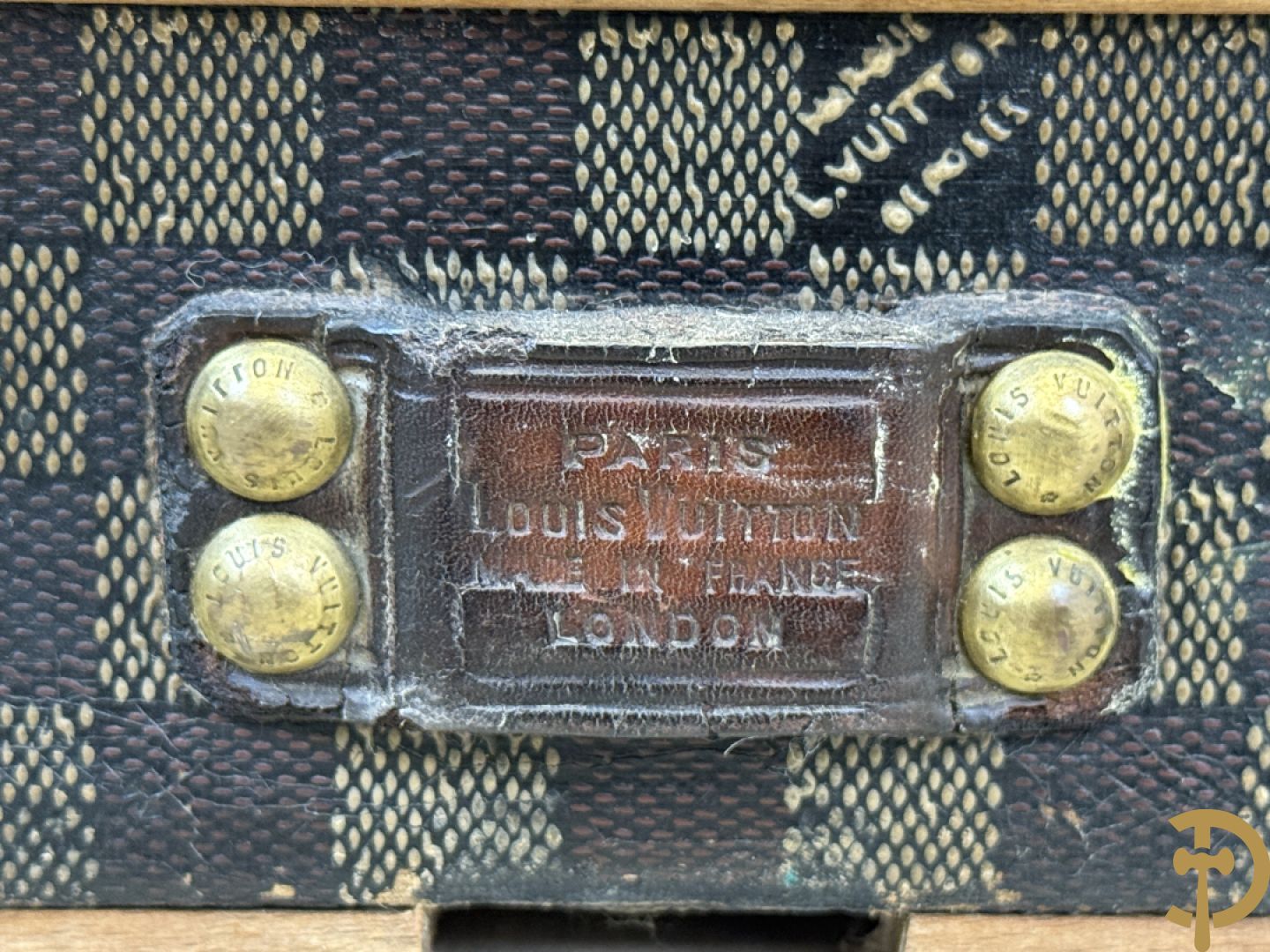 Antieke reiskoffer Louis Vuitton met houten latten, genummerd N41601, met bijhorende sleutel