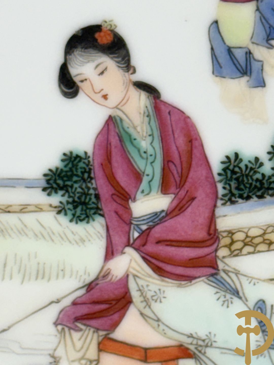 Paar porseleinen Chinese republieksbordjes met decor van dames in landschap