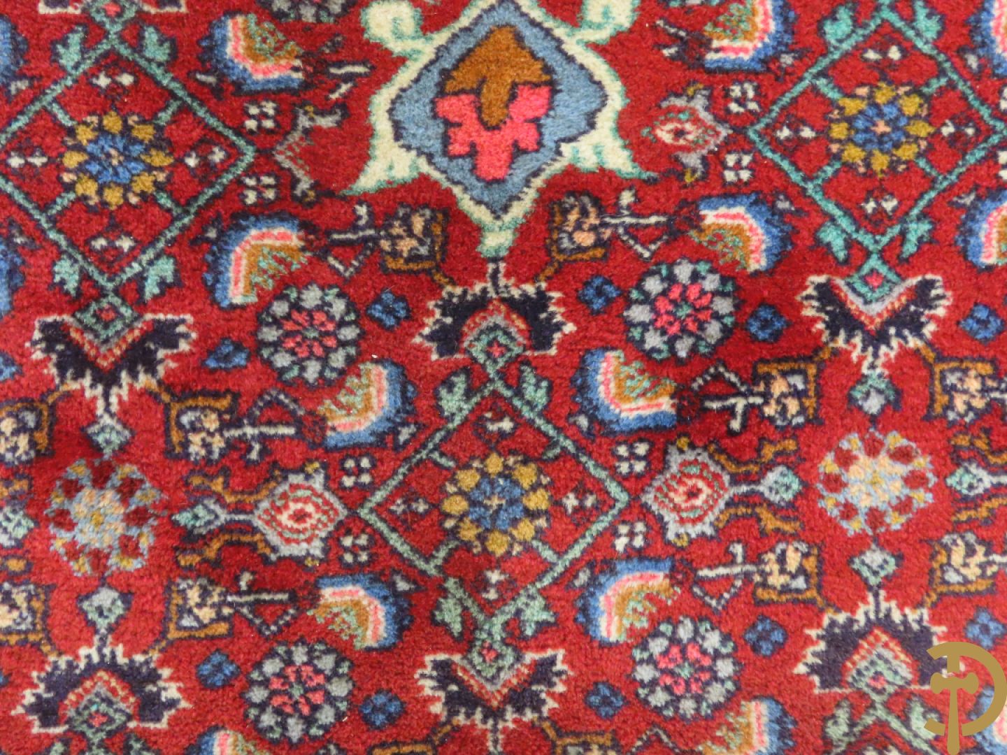 Oosters handgeknoopt tapijt met centraal decor