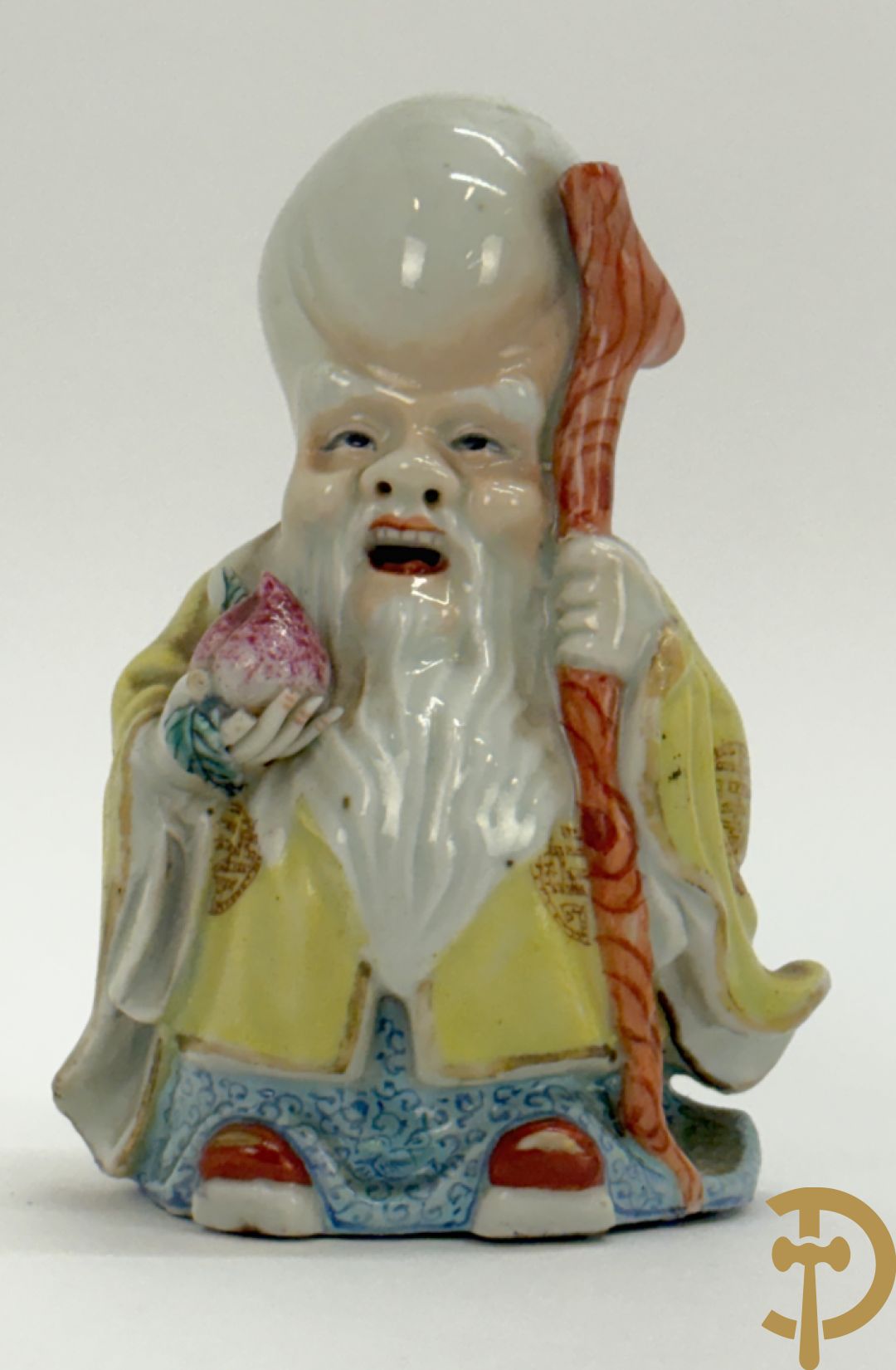 Vier Chinese porseleinen wijsgeren waarvan 1 gestempeld