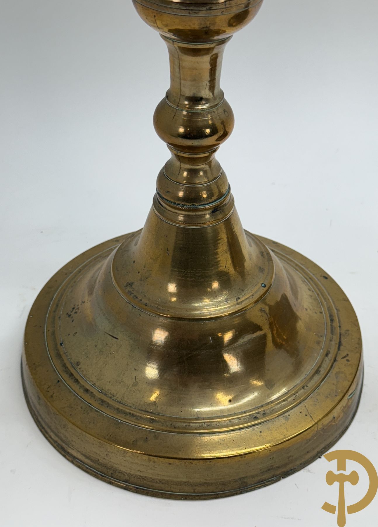 Paar antieke koperen kandelaars