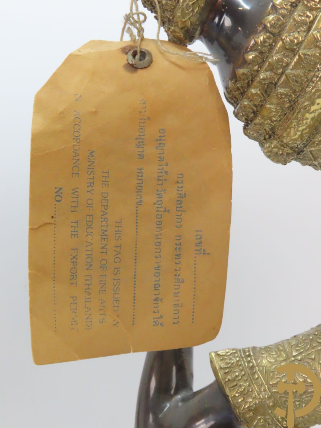 Twee staande koperen boedhistische figuren