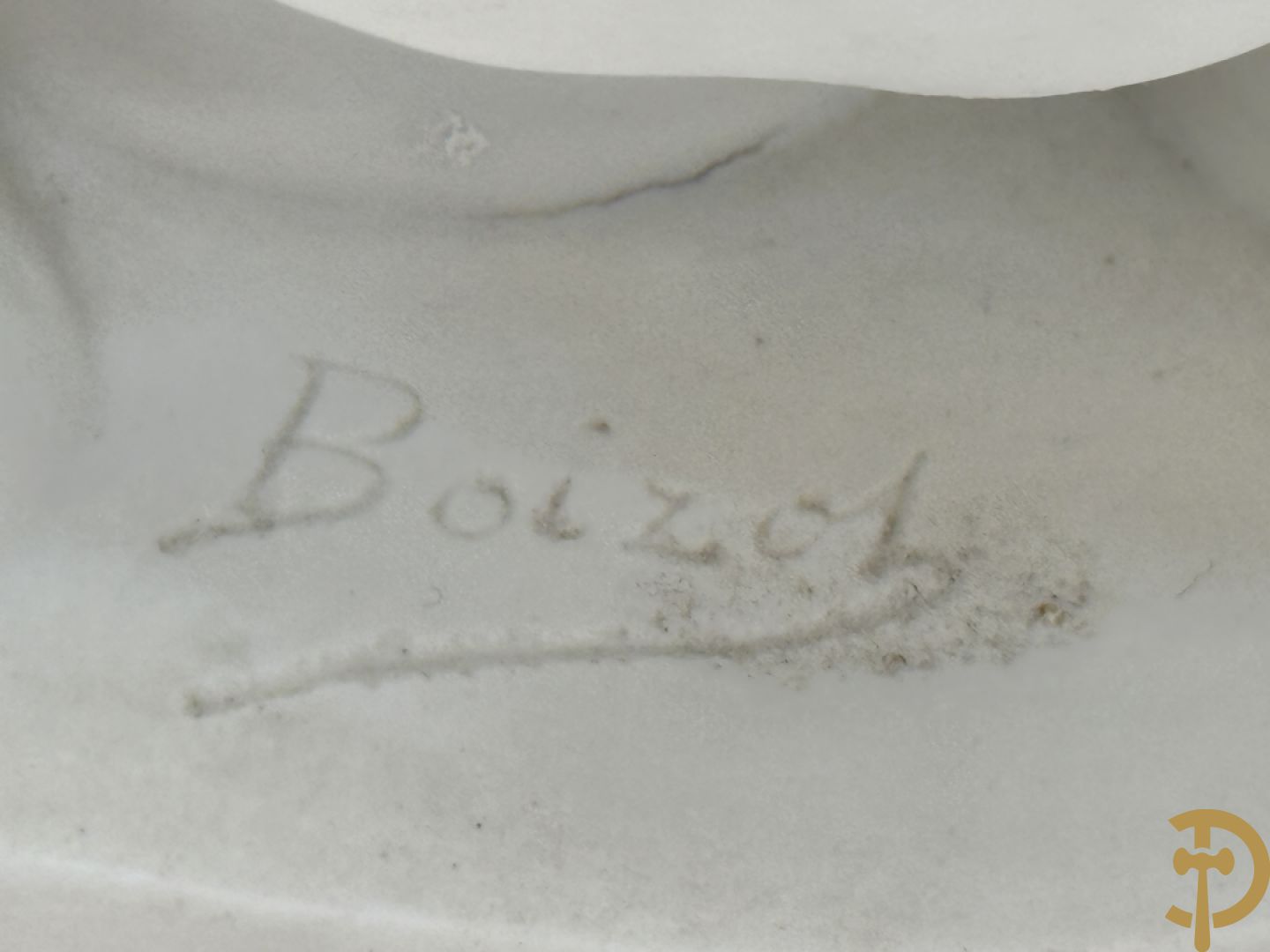 Boizet getekend, witte biscuit van Madonna met kind steunende op slang, gemerkt Sèvres, op vergulde sokkel