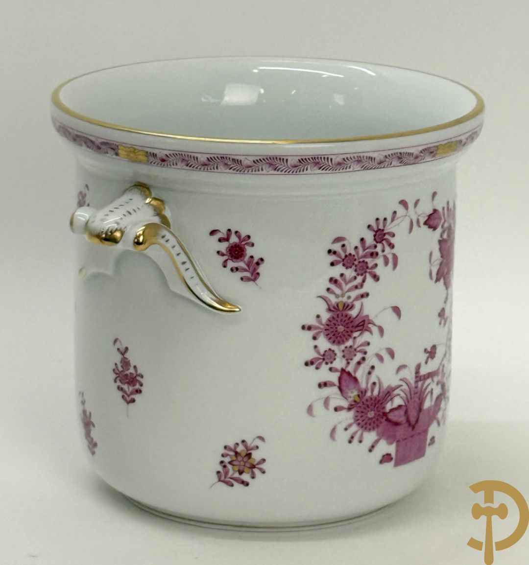 Porseleinen coupe met bloemendecor en 2 oren gemerkt Herent