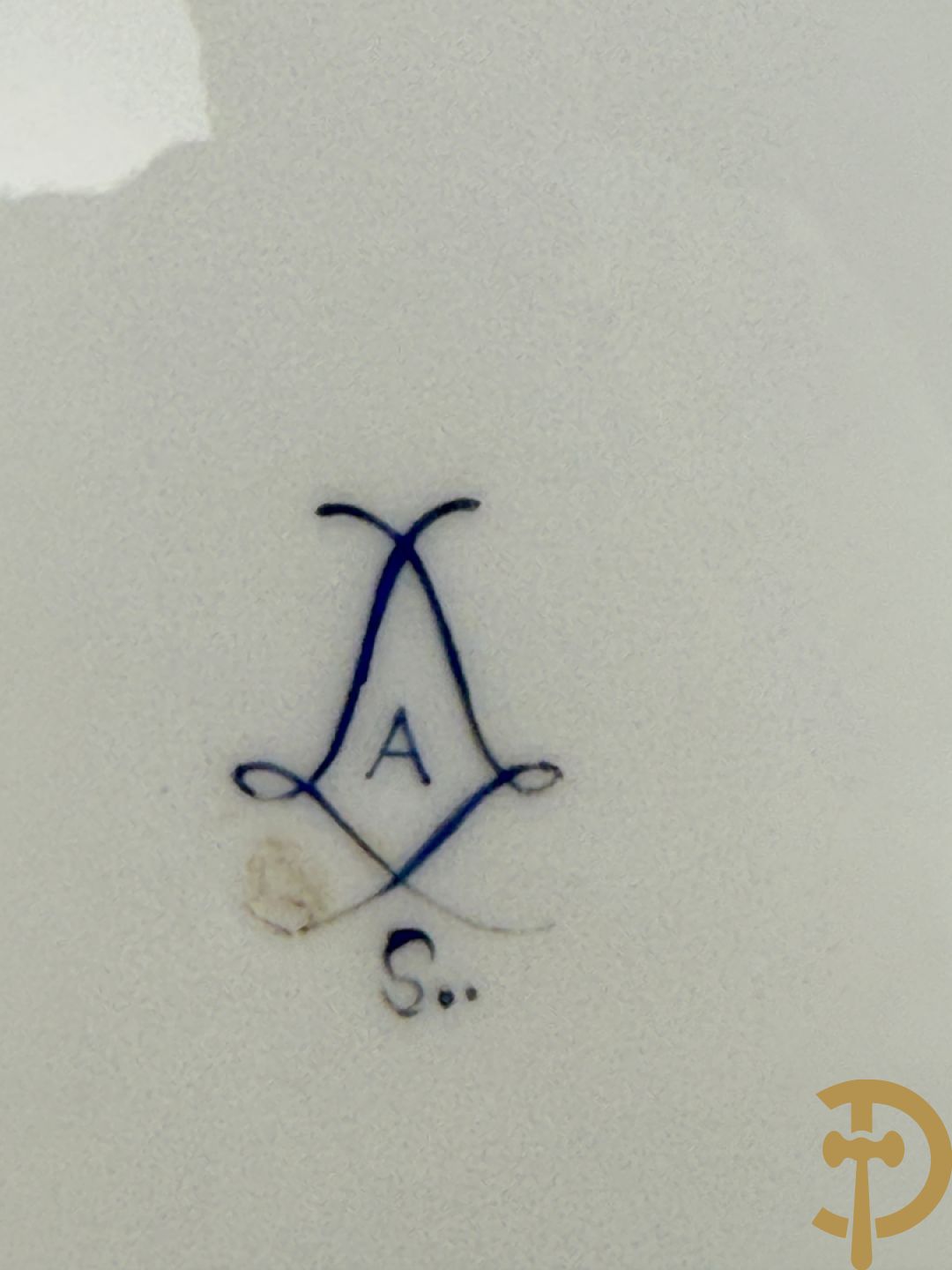 Paar handbeschilderde porseleinen Sèvres borden 