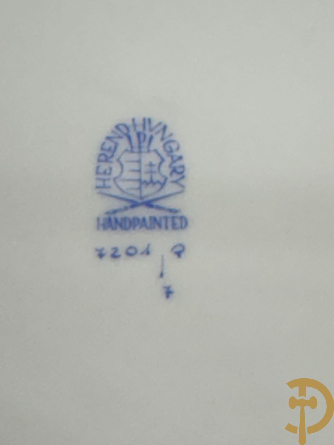 Porseleinen coupe met bloemendecor en 2 oren gemerkt Herent